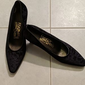 FERRAGAMO Black velvet heels
